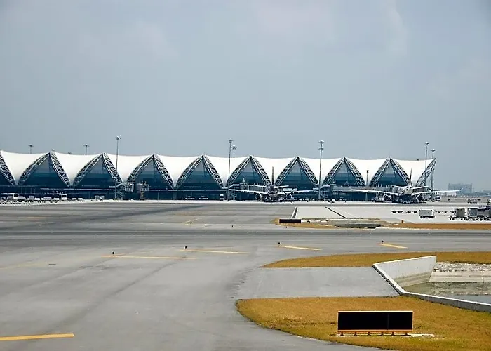 The Ivory, Suvarnabhumi Airport 3* בנגקוק